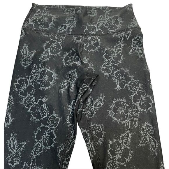Fabletics mid-Rise outlined floral crop leggings Sz S - Picture 3 of 11